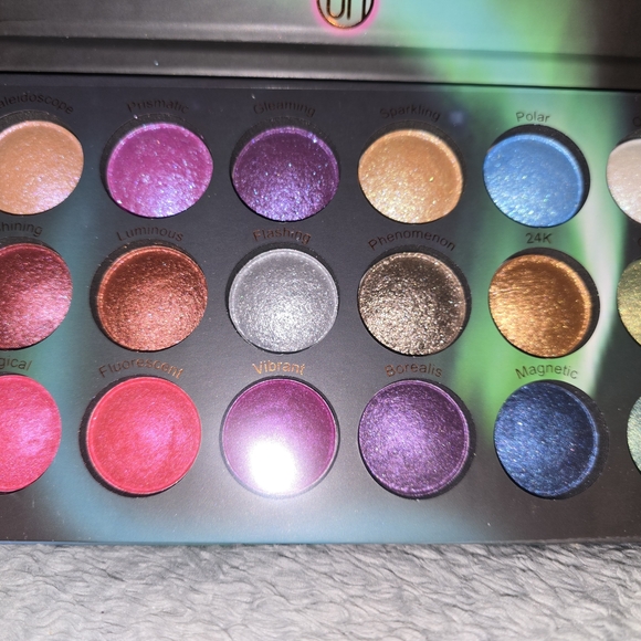 BH Cosmetics Aurora Lights Eyeshadow Palette NEW - Picture 2 of 2